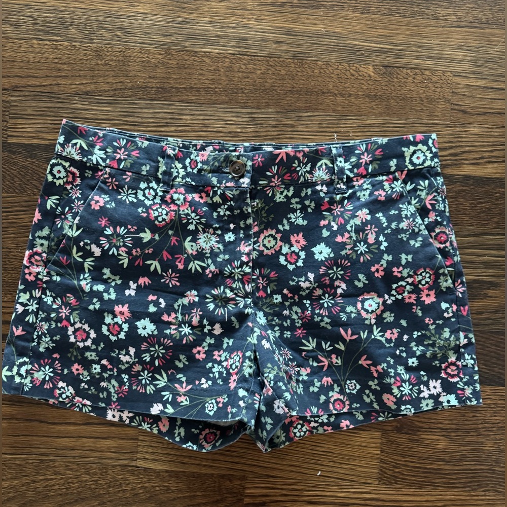 GAP Floral Khaki Shorts in Navy, Size: 4